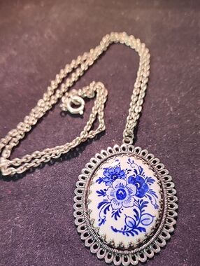 Vintage-Style Blue Floral Oval Pendant Necklace - Silver Tone
